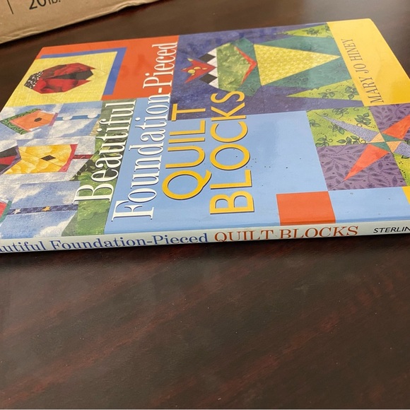 Beautiful Foundation-Pieced Quilt Blocks Book by Mary Jo Hiney - Picture 3 of 16